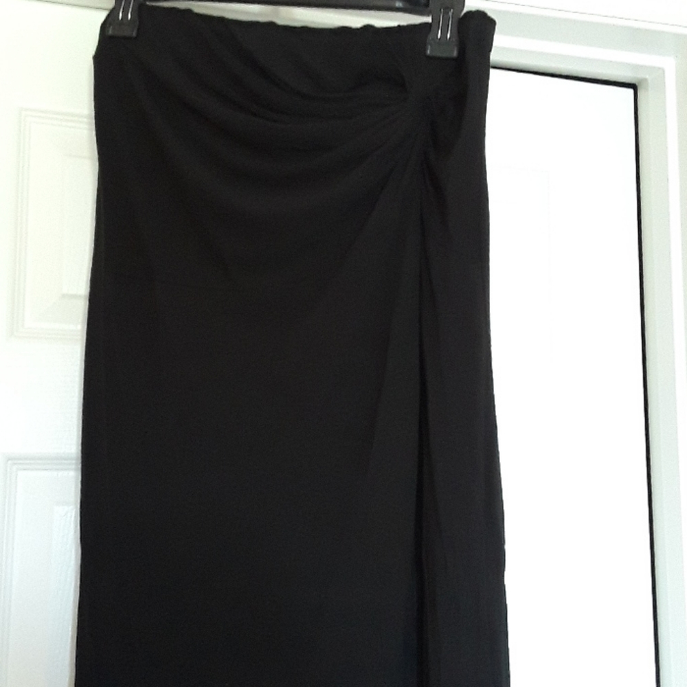 Black maxi skirt with knot detail | Size: X-Large